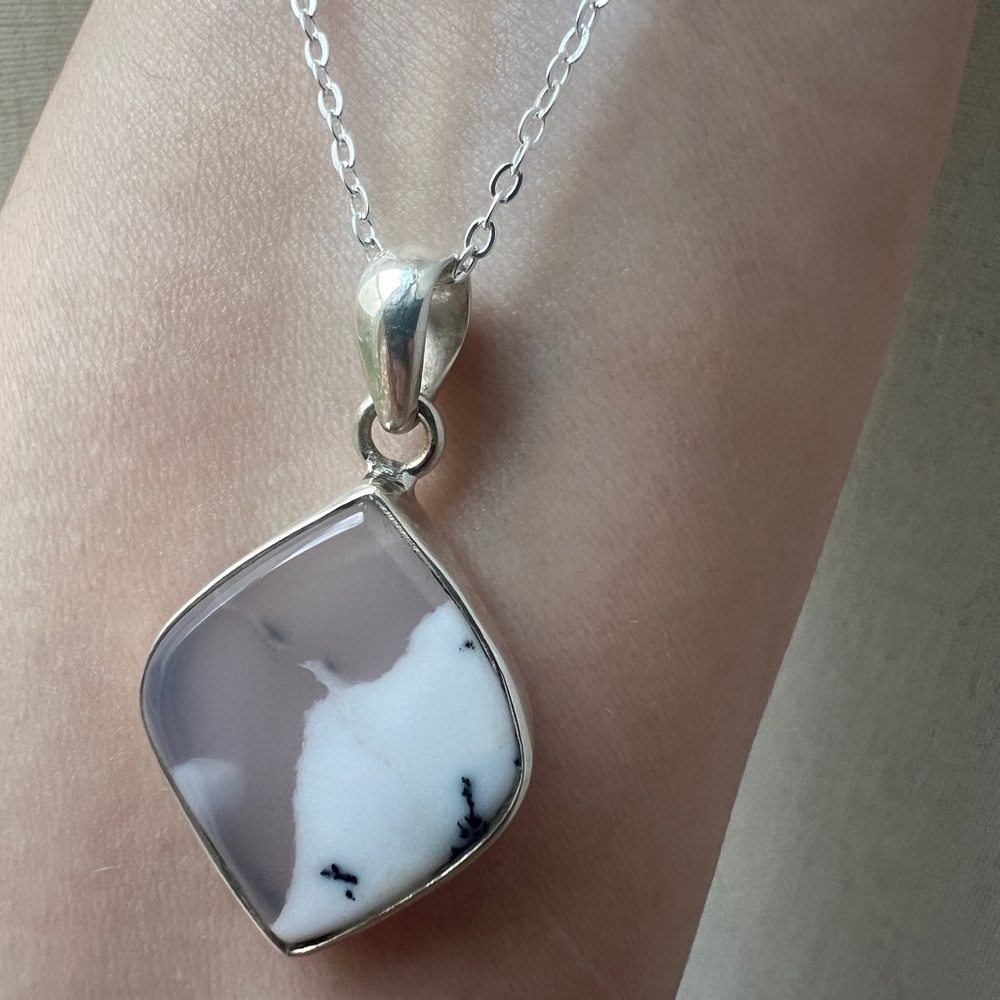 Agate Stone Sterling Silver Pendant on a 16" chain